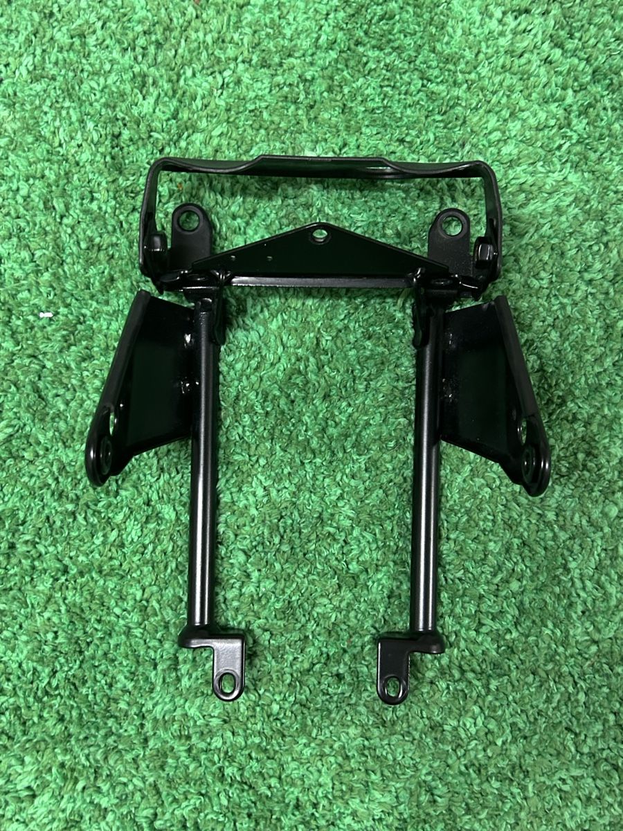 Moto Guzzi Tutti i ricambio per moto: Moto Guzzi V7 Zündschlosshalterung / Frontmaske – Usato da Root venduto da Loris_2006 3