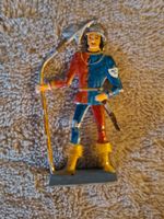 Antike Zinnfigur Musketier mit Hellebarde blau rot