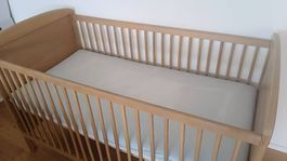 Babybett / Gitterbett 140 × 75 cm inkl. Matratze