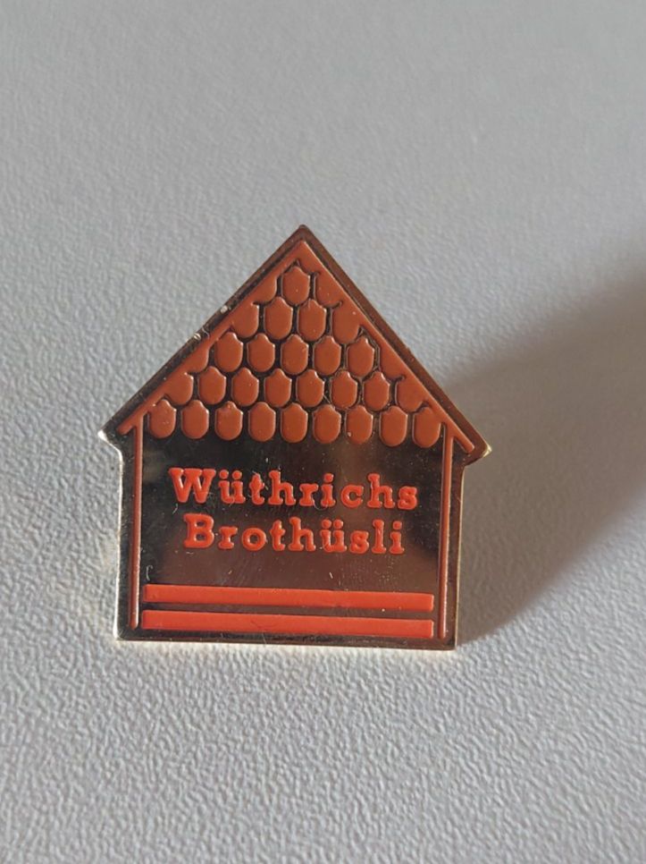 Plaketten & Abzeichen: Pin Wüthrichs Brothüsli – Gebraucht aus Erlinsbach von pfunky