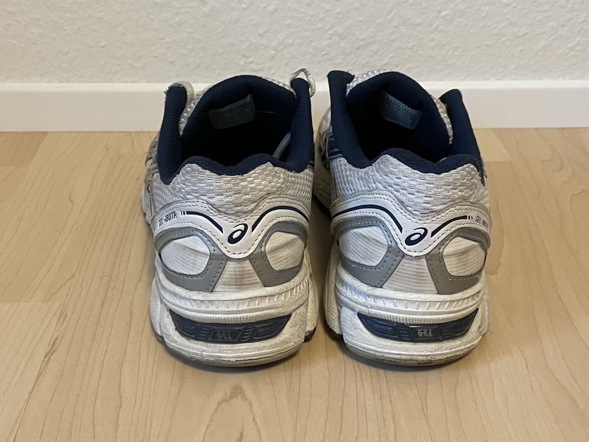 Asics Scarpe da uomo: Asics Schuhe Grösse 42.5 – Usato da Uster venduto da livs_ 2