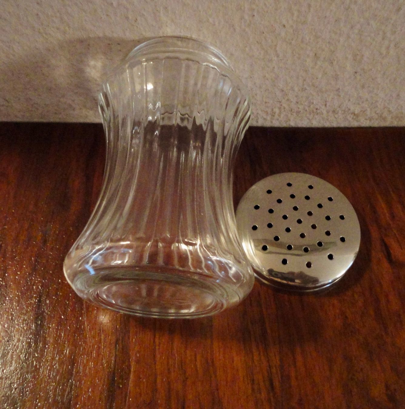 Zuccheriere: Zuckerstreuer, Glas mit Metalldeckel. – Usato da wädenswil venduto da niki20 2
