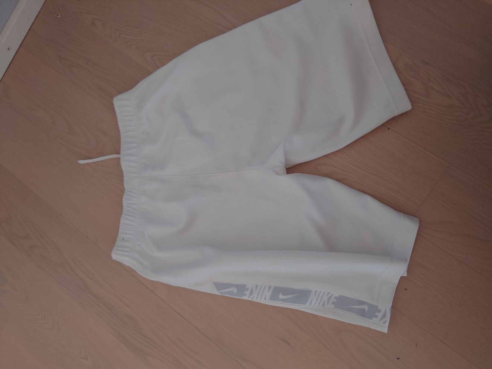 Nike Pantaloni: Nike shorts – Usato da Le Landeron venduto da Plushka 3