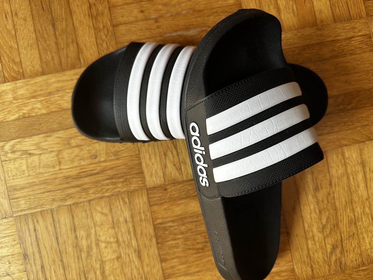 Adidas Scarpe da uomo: Adidas Adiletten Gr 43/44 – Usato da Zürich venduto da Muk777 1