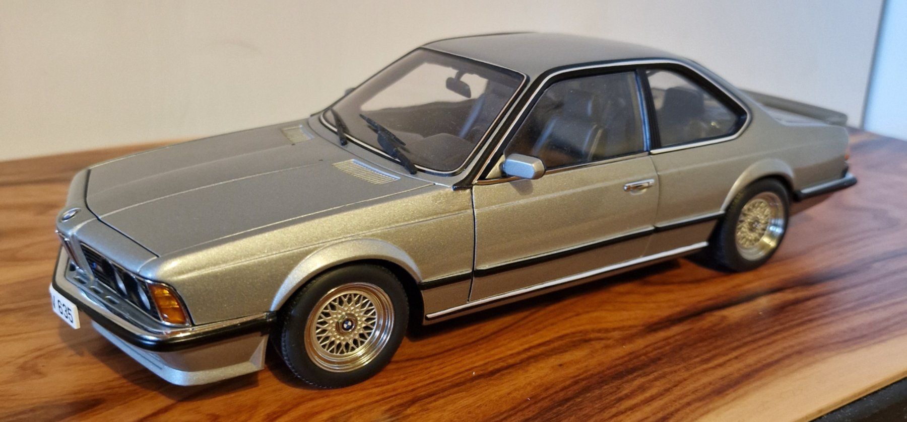 Autoart Modellini d'auto: Autoart 1:18 BMW 635 / Grau Metallic – Difettoso da Rüti b. Büren venduto da tempo50