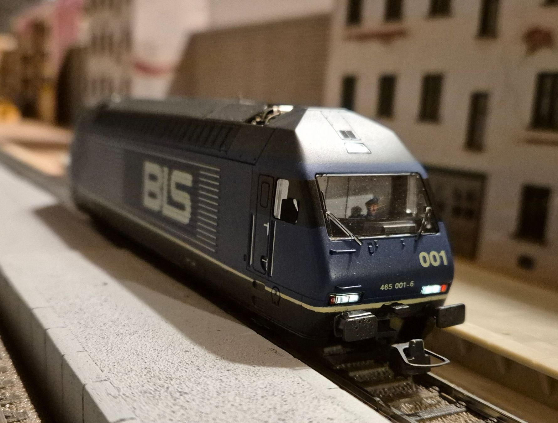 Roco Modellini di ferrovie: Roco BLS Re 465 001 Digital – Usato da Wittenwil venduto da ced_q8j7 7