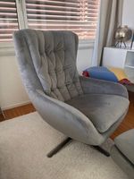 Relaxsessel in hellgrau mit Hocker - WIE NEU!!