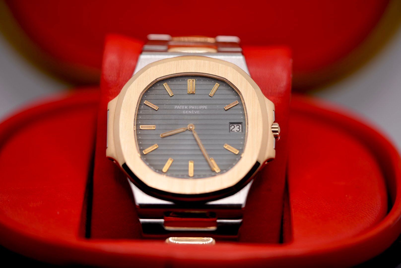 Patek Philippe Orologi: Patek Philippe Nautilus Jumbo Ref. 3700/1 Service Extract – Usato da Lugano venduto da Superstudiolugano 4