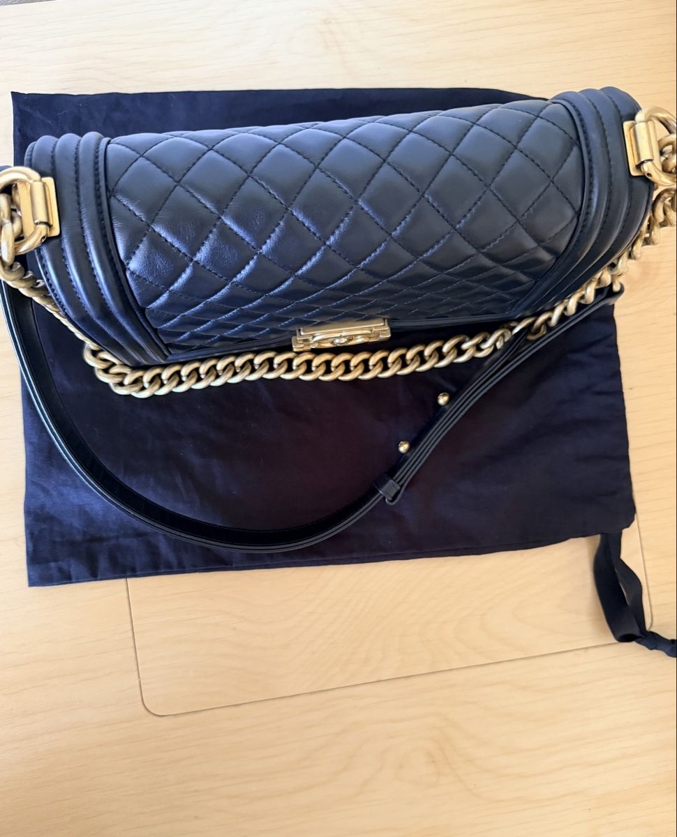 Chanel Sacs femmes: Chanel Boy Bag Medium  schwarzes Kaviarleder – D'occasion à Biberen par Miamo_xx 1
