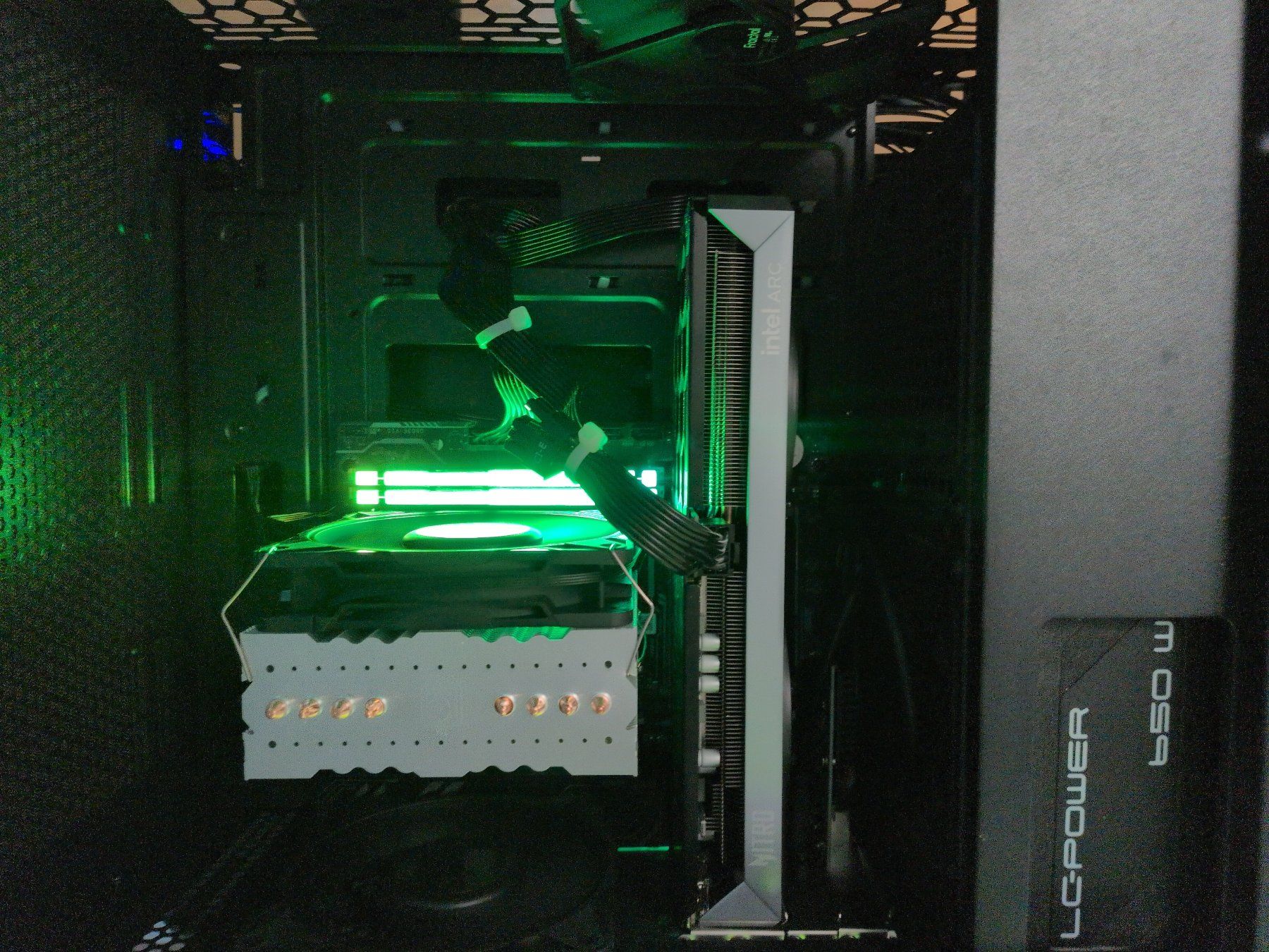 Amd PC: 16 Core Workstation mit AMD 8945HX CPU und 64GB DDR5 RAM – Nuovo (secondo la descrizione) da Richterswil venduto da KarstenL680 3
