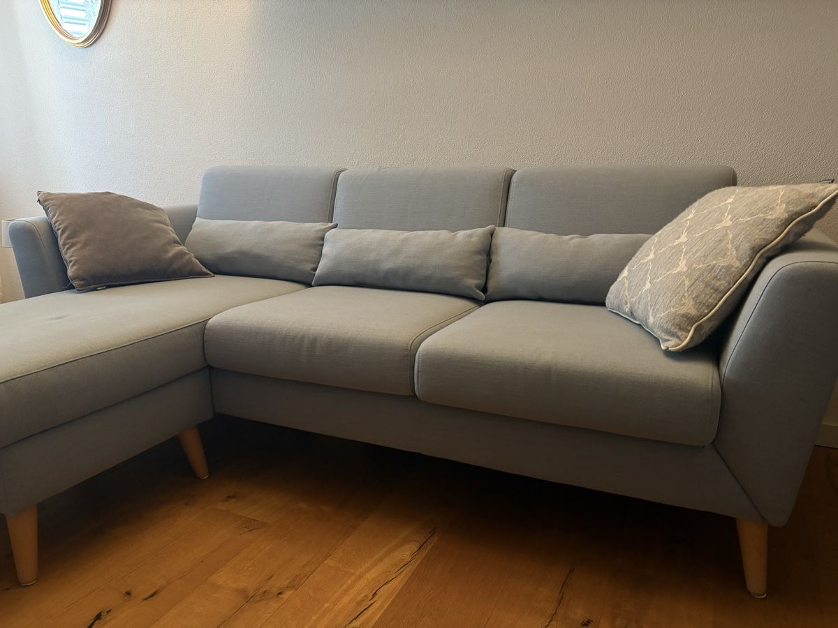 Divani: Hellblaues Sofa mit Chaise Lounge - Kaum genutzt! – Usato da Dachsen venduto da ali_y5vh 4