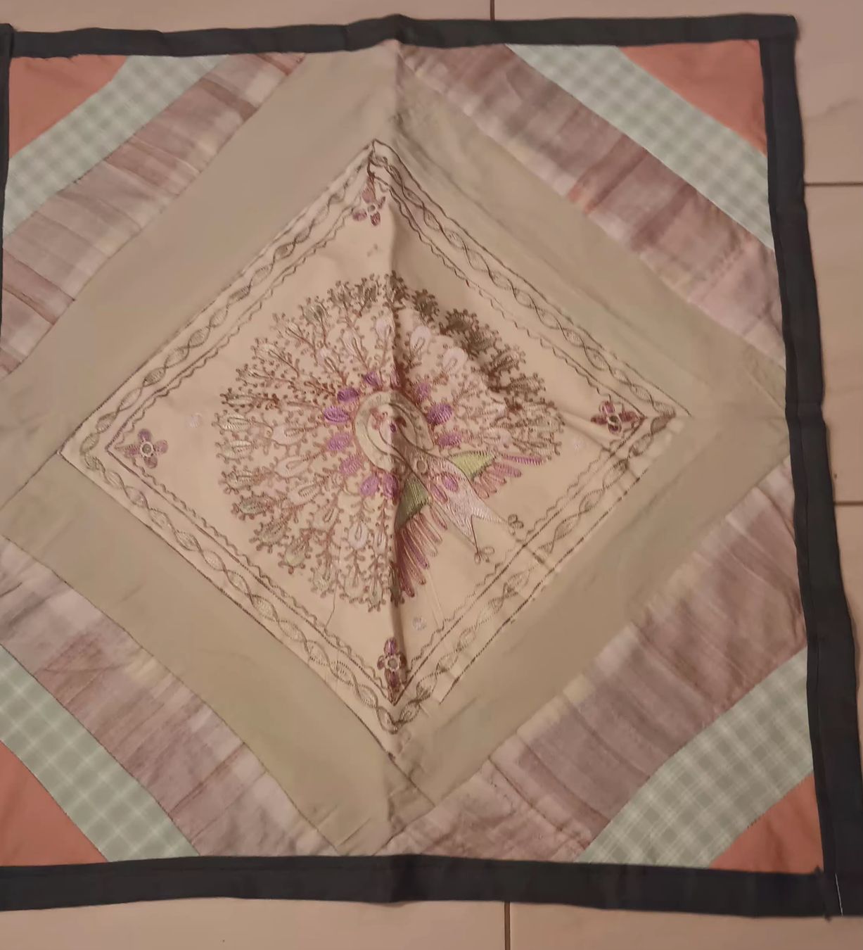 Tessuti: Elegante tapeto o centro Patchwork  a Mano - Unica! – Nuovo e nell'imballaggio originale da Carena venduto da gra_yz7p 3
