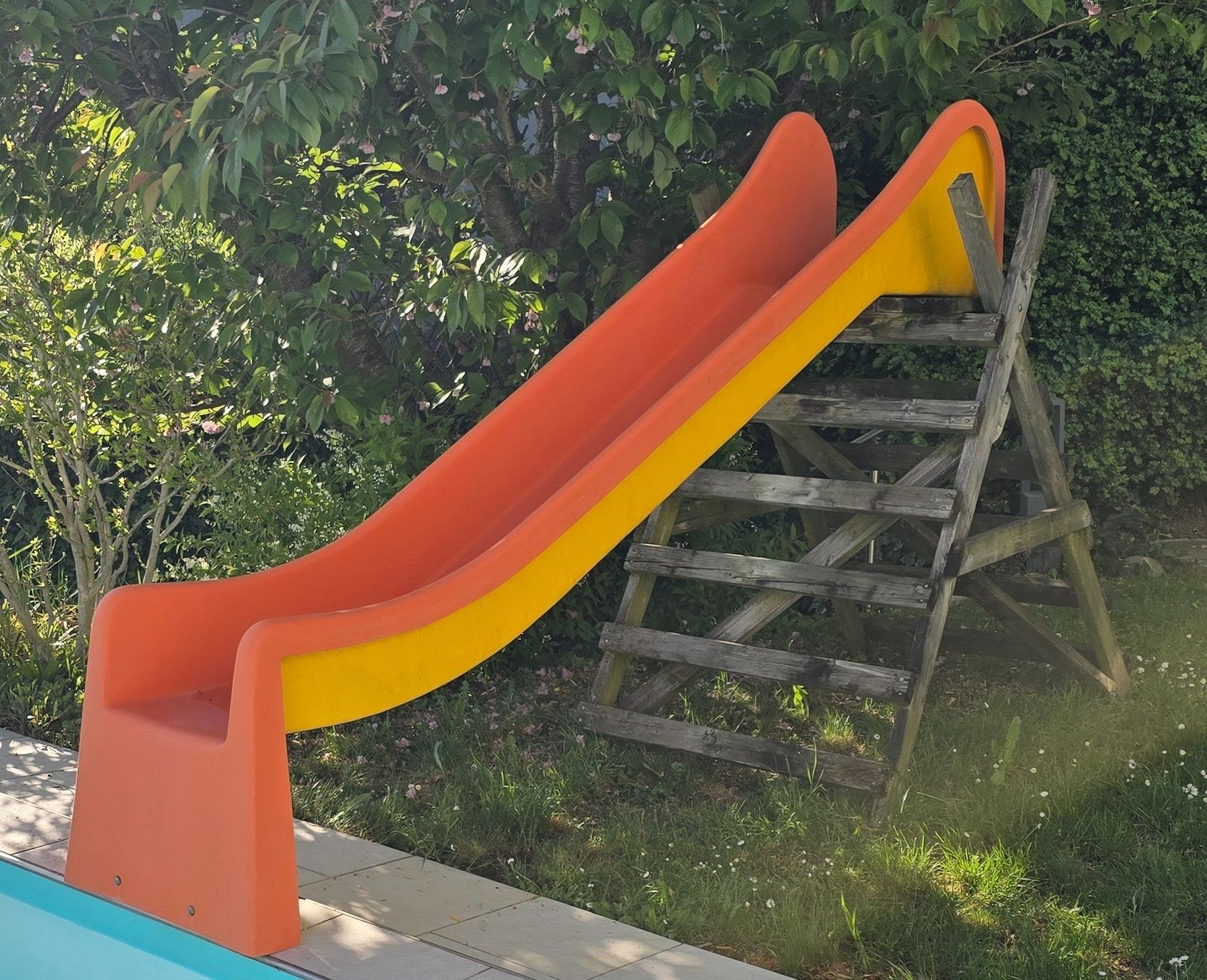 Toboggan: Rutsche mit Turm 3mx1.5m – D'occasion à stettfurt par Roland64