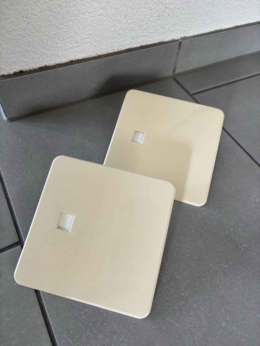 Alimentazione elettrica: 2x Abdeckung Abzweigdose 13x13cm – Nuovo (secondo la descrizione) da Jona venduto da Sid100