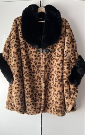 Cape Monte Cervino Leopardenmuster Kunstfell schwarz neu