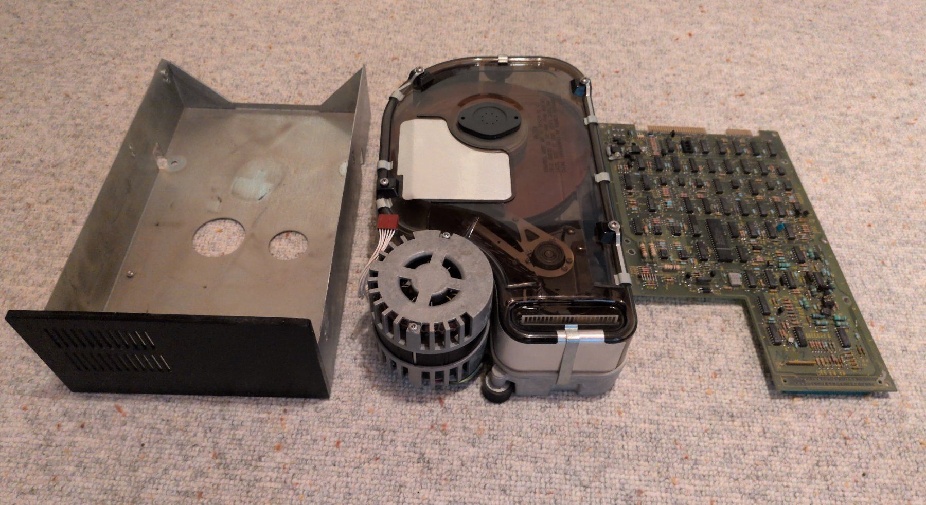 Disques durs: Quantum Q2020 20MB Harddisk von 1980 – Défectueux à Ottikon par sobsale