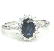 1.09ct Saphirring aus 750 Weissgold mit 34 Diamanten, 1790.-