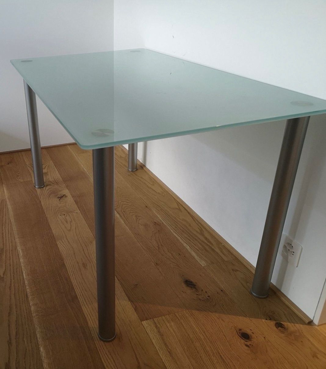 Tische: Schöner Glasstisch mit Stahlbeinen – Gebraucht aus Chur von Stechmuecke21
