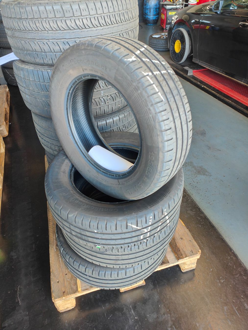 Continental Pneumatici & Ruote complete: 195/65 R15 Sommerreifen – Usato da Oberengstringen venduto da Reifen-Lagerverkauf