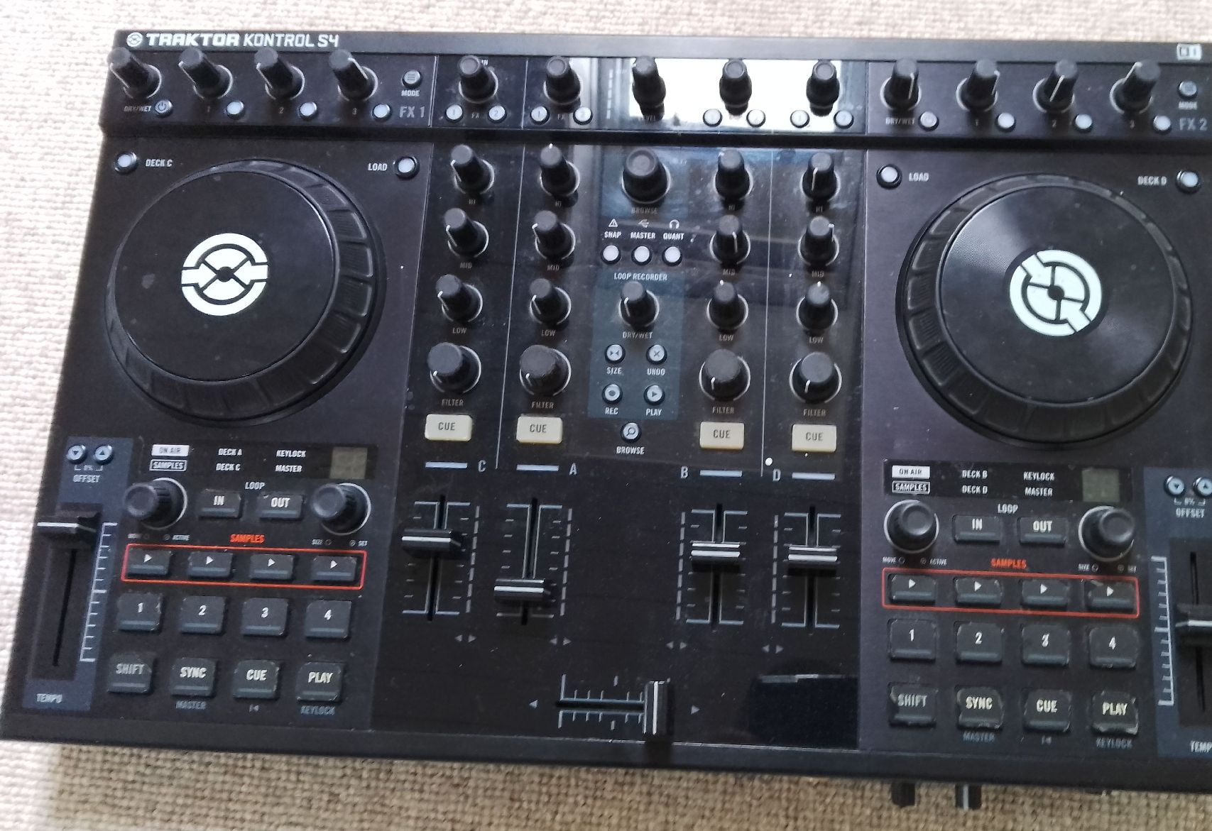 Traktor Platines de mixage: DJ Controller Traktor Kontrol S4 Mk2  – Défectueux à Oberentfelden par mei_t772