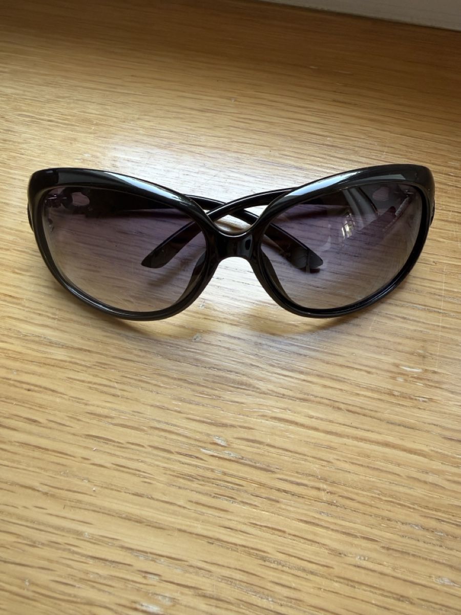 Occhiali & Lenti: Sonnenbrille schwarz Damen Y2K – Nuovo e nell'imballaggio originale da Zürich venduto da sir_92jr