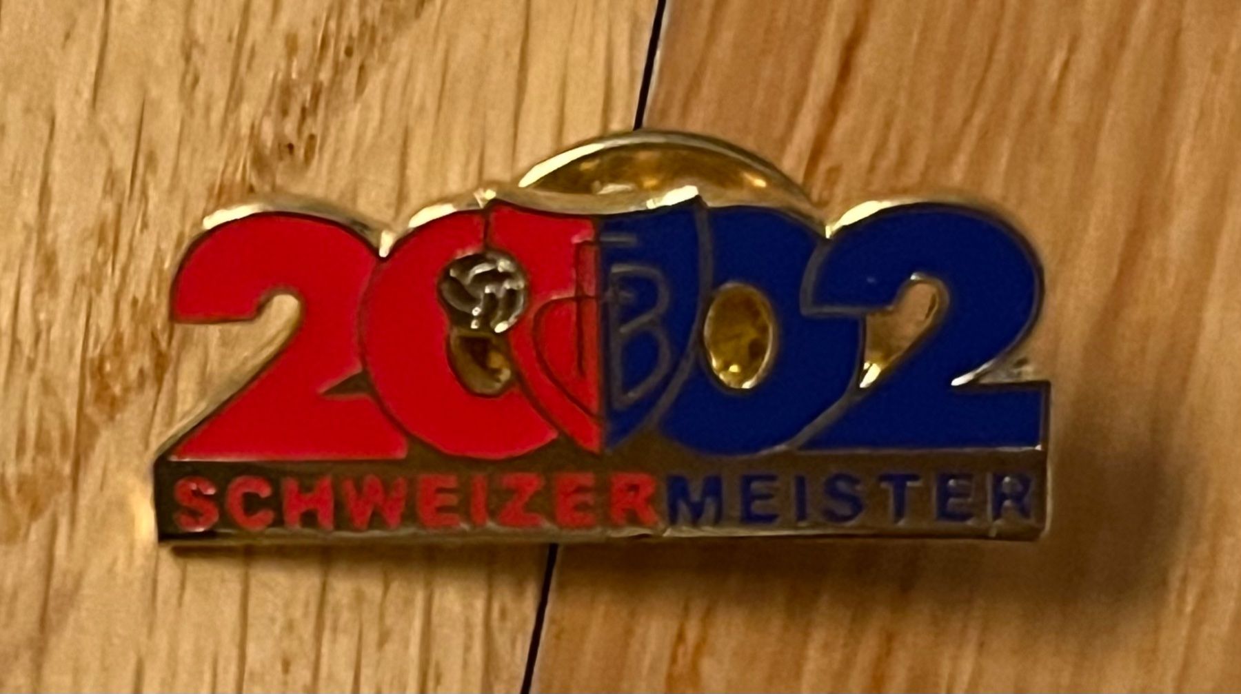 FC Basel Placchette & Badge: FC Basel Pin Schweitermeister 2002 – Usato da Emmenbrücke venduto da Herzog07 2
