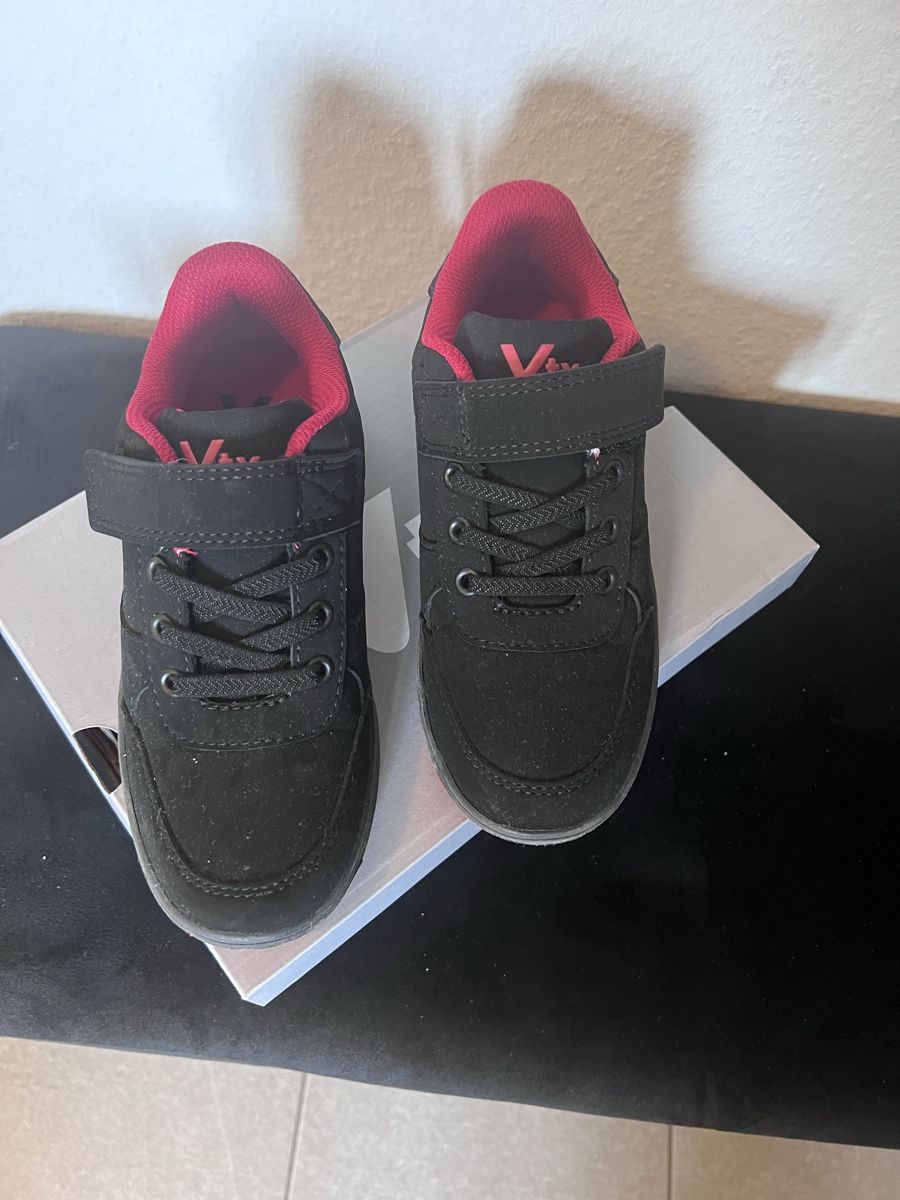Schuhe für Jungen: Schuhe – Neu (gemäss Beschreibung) aus Langenthal von Nu89