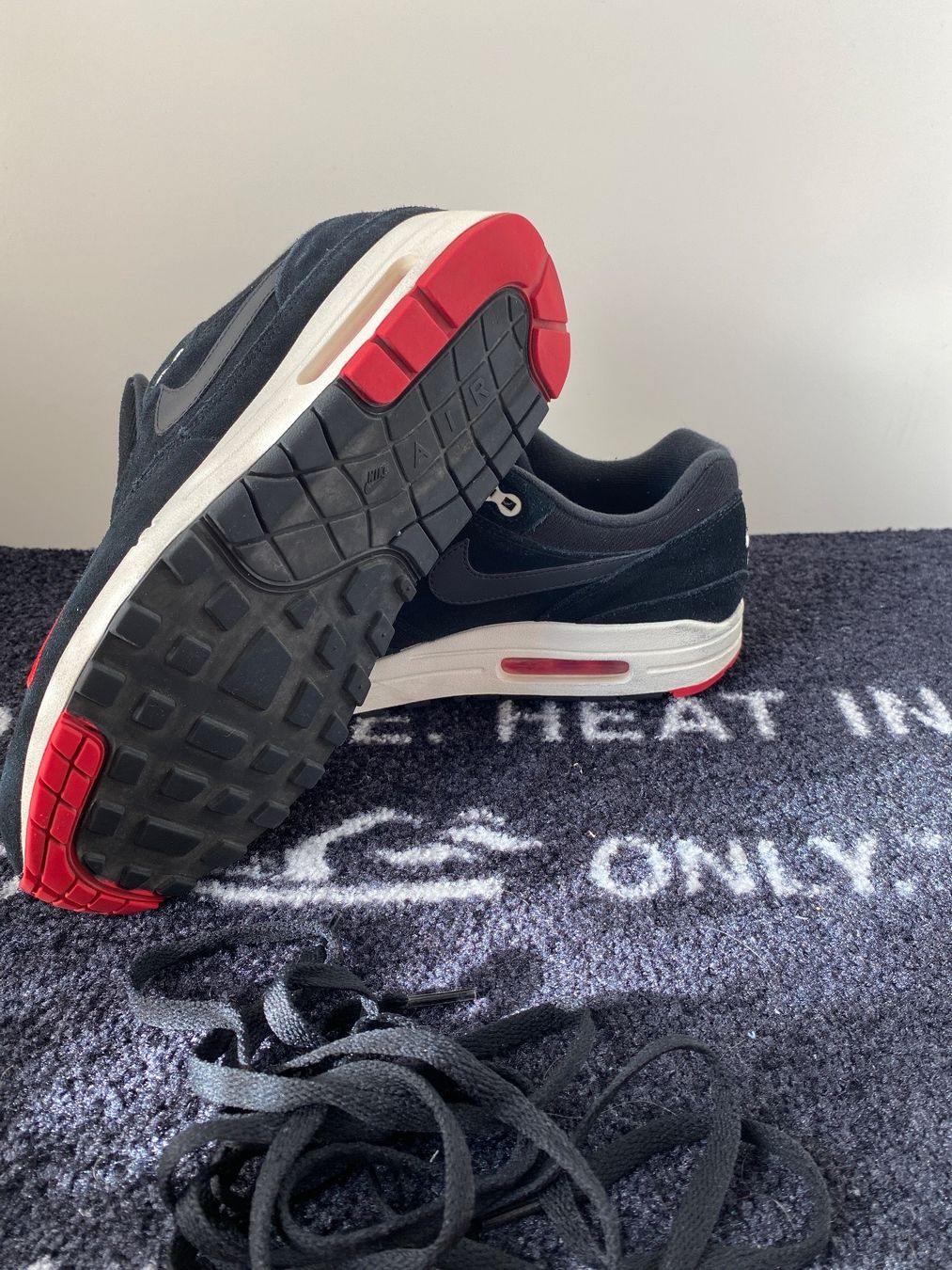 Nike Scarpe da uomo: Nike Air Max 1 mini swoosh bred – Nuovo (secondo la descrizione) da Widnau venduto da Streetclothing 2
