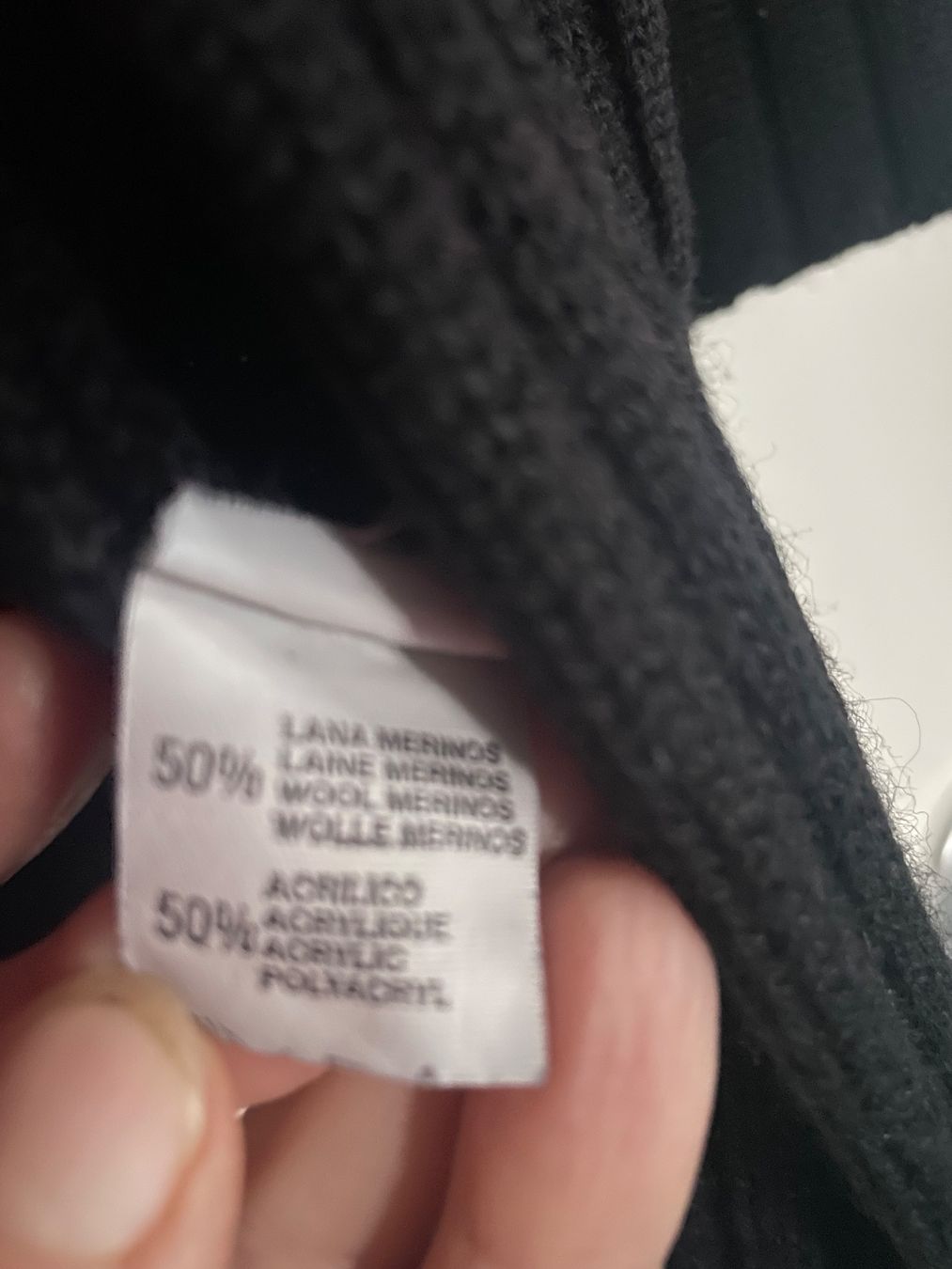 Giacche: Schwarze Strickjacke Grösse S -50 % Wolle – Usato da Coldrerio venduto da Theres2004 4