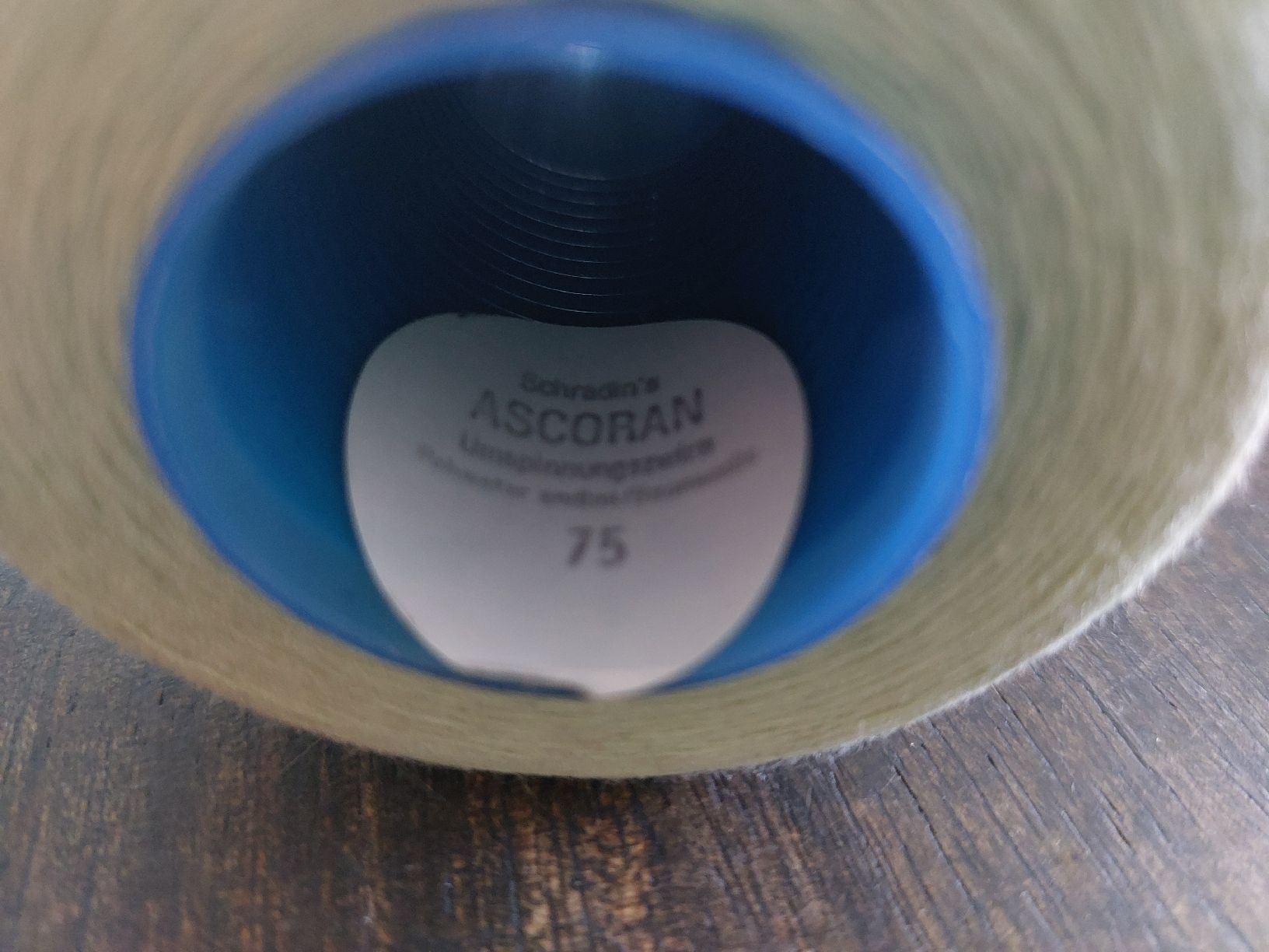 Cordelettes & Fils: nähfaden overlock Nähen – D'occasion à Effretikon par swobdo 2