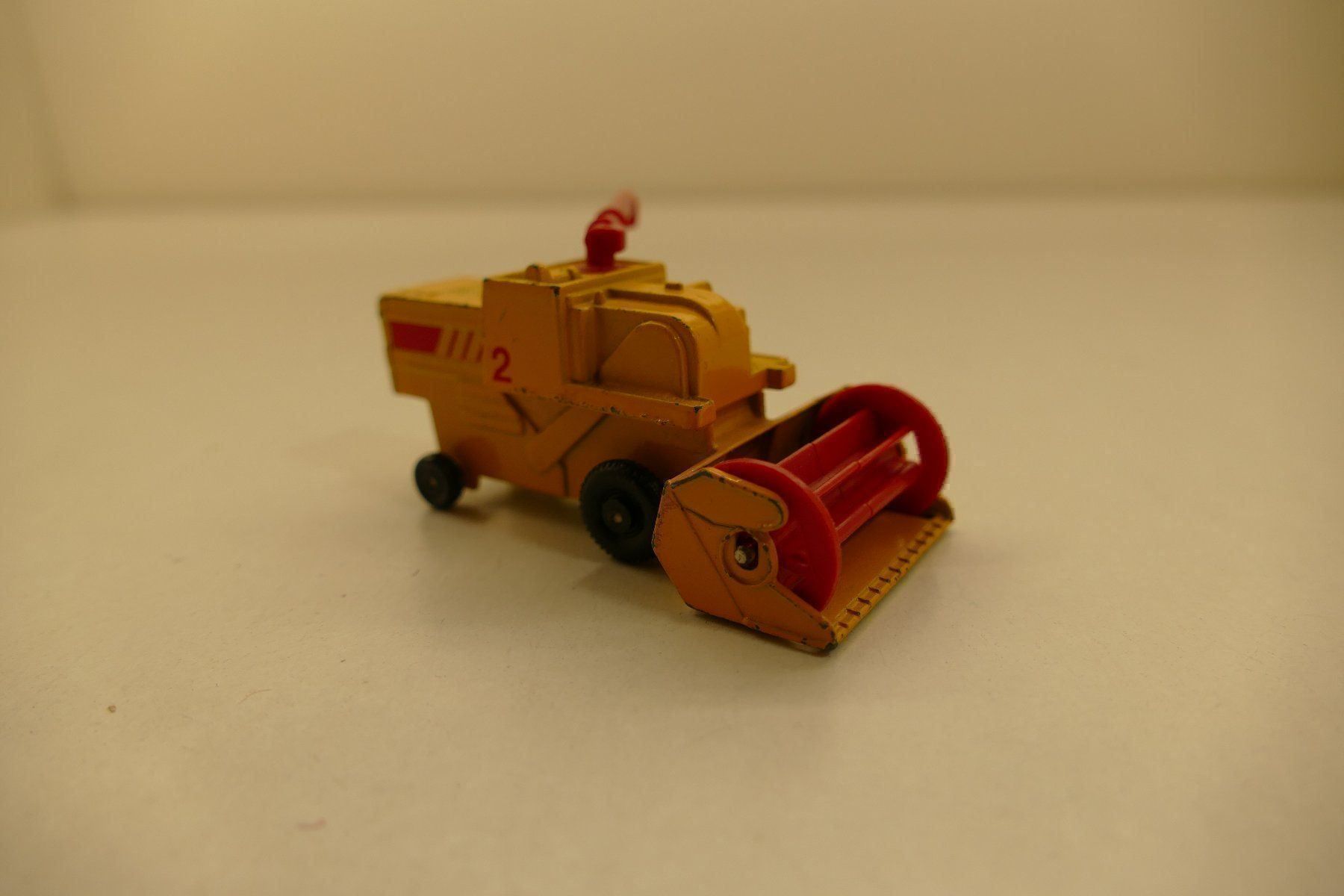 Matchbox Modellini d'auto: Matchbox: Combine Harvester – Usato da Niederhasli venduto da rail-duerst