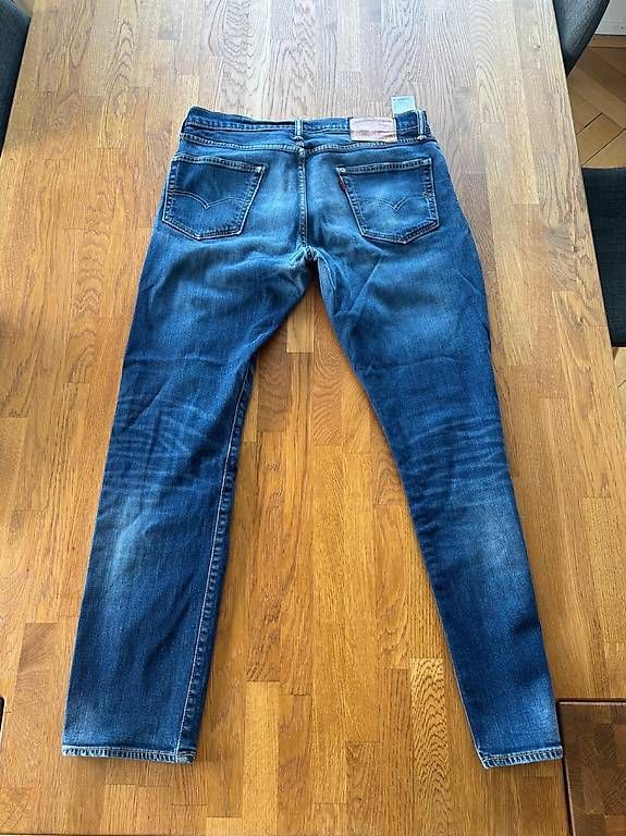 Levi's Jeans: Levi's Jeans W33 L32  Männer – Nuovo (secondo la descrizione) da Zürich venduto da Bilgolagirl 1