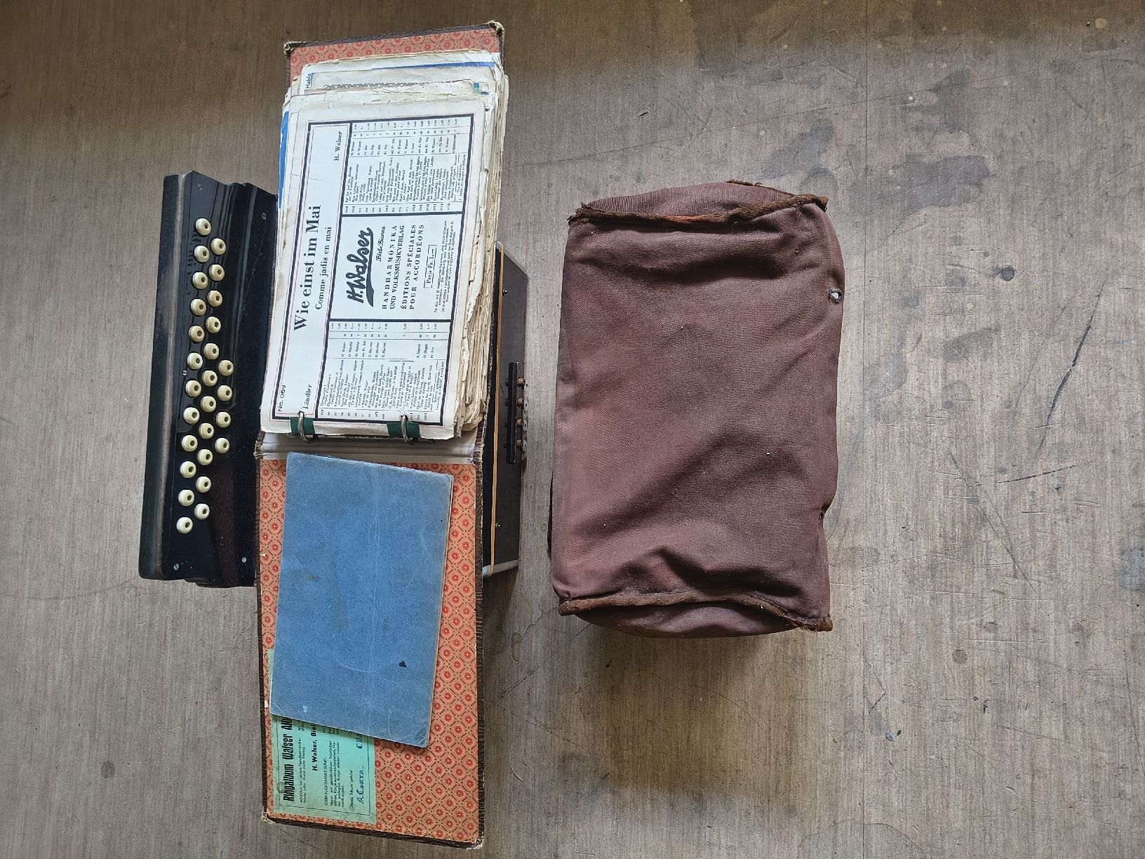 Strumenti musicali: Accordéon Amati – Usato da La Chaux-de-Fonds venduto da ZahidC 6