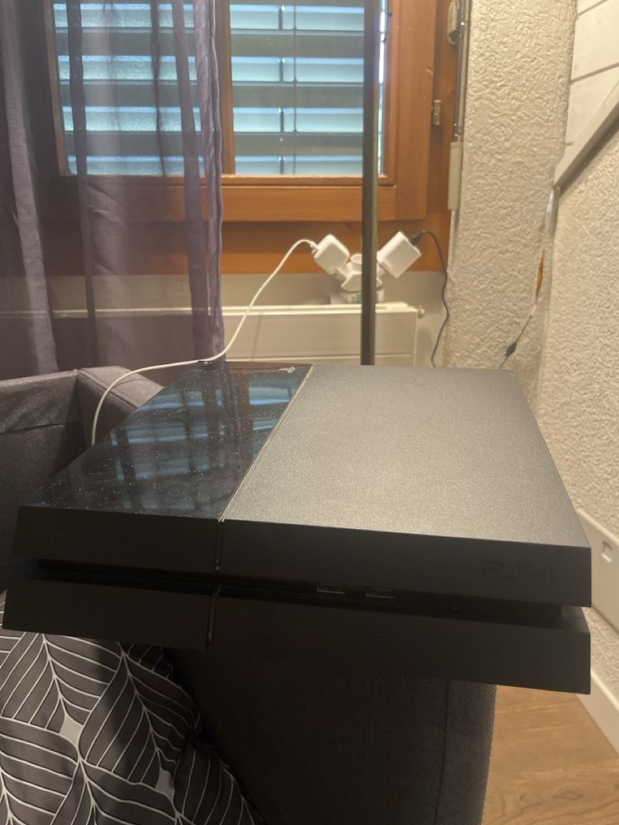 Sony Consoles: Ps4 – D'occasion à Einsiedeln par Samri3