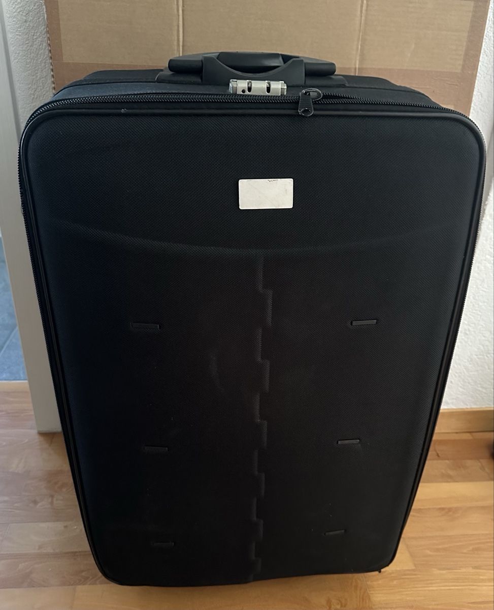 Valigie: Travel Suitcase Black Hard-Shell Used Condition – Usato da Büren an der Aare venduto da bradlee512