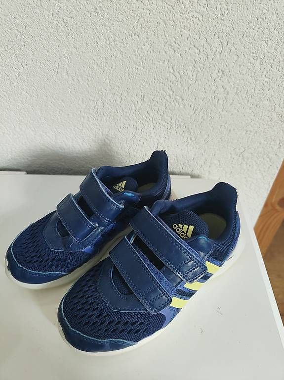Schuhe für Jungen: Adidas taille 29 enfant – Gebraucht aus fribourg von pegalex