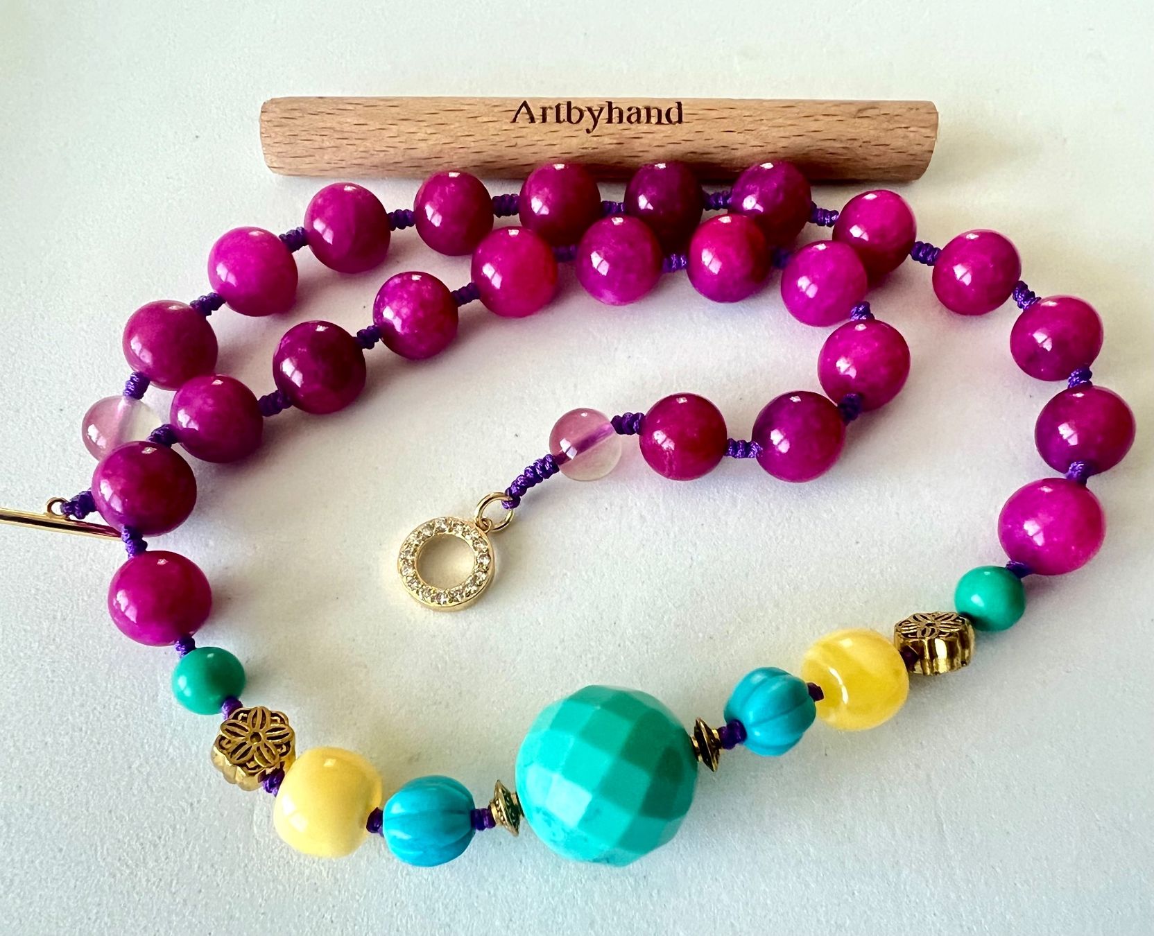 Catenine: Farbenfrohe Boho-Kette mit Pink Jade, Howlith & Fluorit 56cm – Usato da Ruswil venduto da artbyhand 5