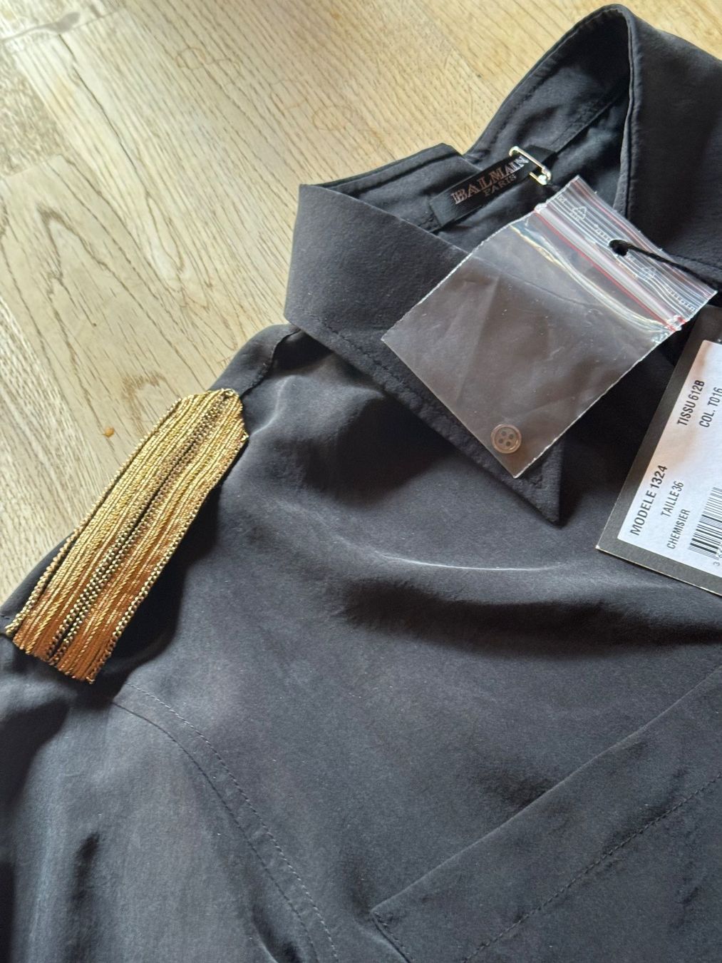 Balmain Camicette: Balmain Silk Shirt – Size 36 – Nuovo e nell'imballaggio originale da Grund b. Gstaad venduto da ReLuxe 3