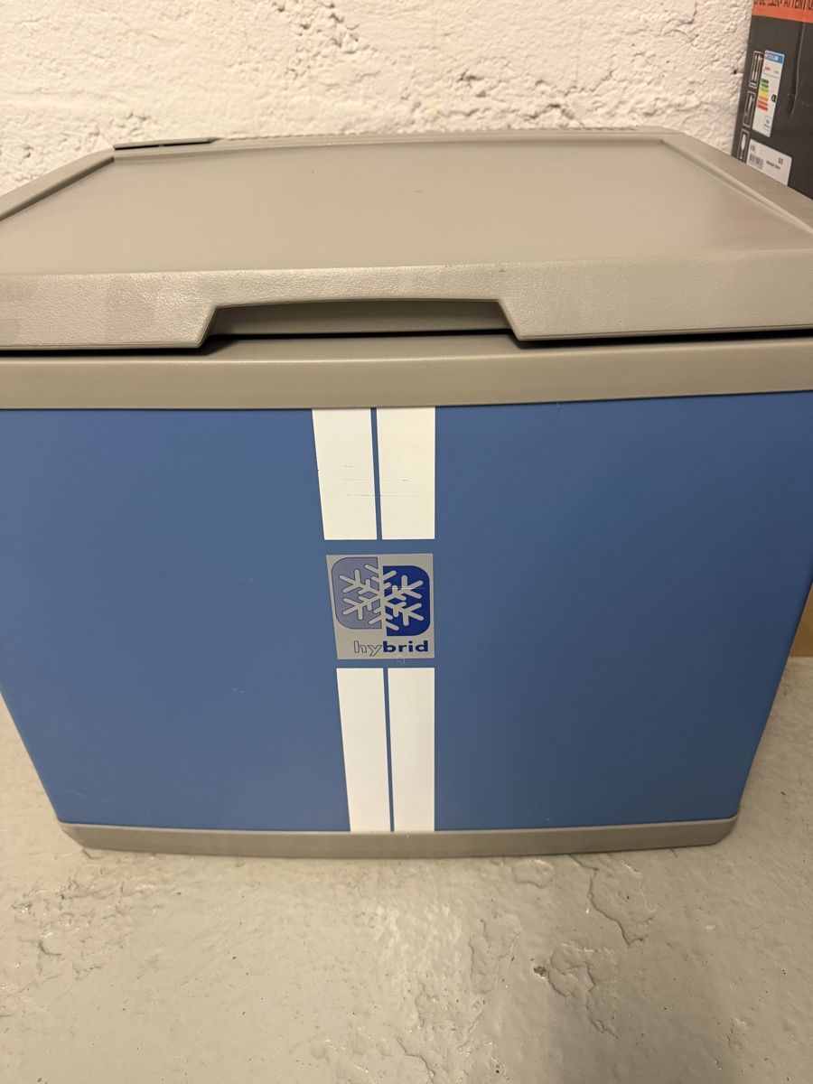 Mobicool Frigoriferi & Refrigeratori: Mobicool MB40 Kompressor 38L Kühl- und Gefrierbox  – Usato da Seewen SZ venduto da divaio1981