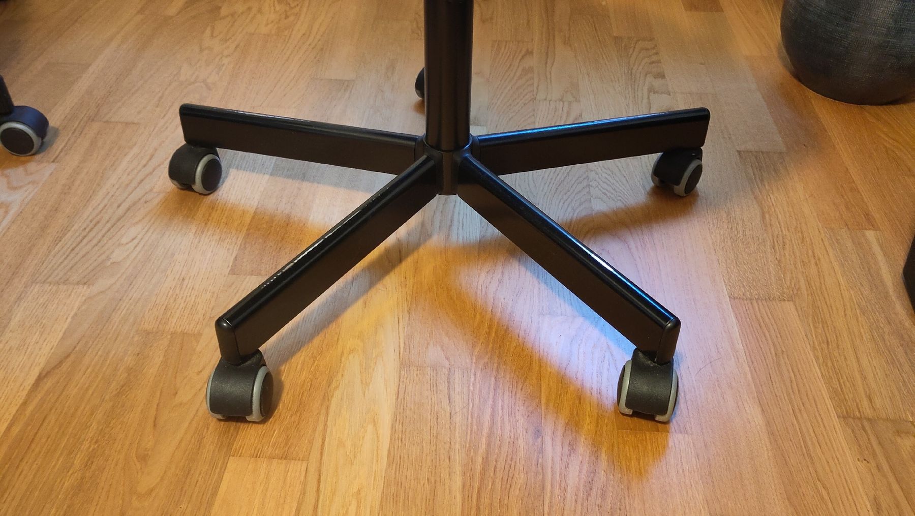 Ikea Chaises: Bürostuhl 2 (Ikea Flintan) – D'occasion à Luzern par _Simioni_ 1