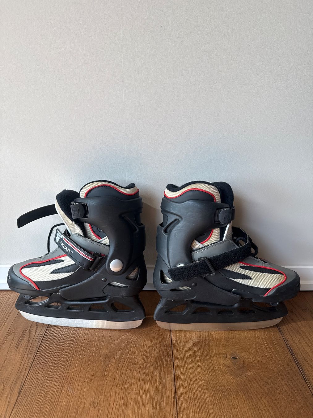 Patins à glace: TECNO PRO SCHLITTSCHUHE – D'occasion à Zürich par SWKA 1
