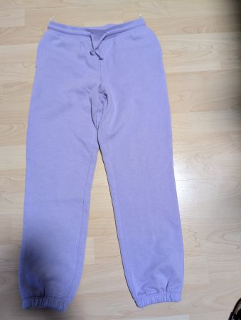 Lila Jogginghose Gr. 134cm von C&A, top Zustand