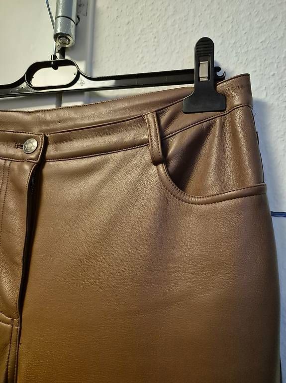 Pantaloni: Kunstlederhose taupe Grösse 38 – Usato da Allschwil venduto da Sandyheart 1