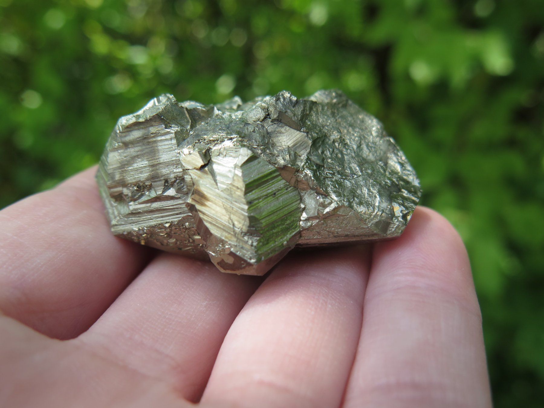 Mineralien & Heilsteine: Pyrit Oktaeder von Peru – Gebraucht aus Schaffhausen von Yamakana51L8736OQ8 4