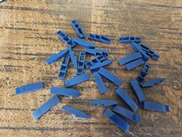 lego 61678 lot de 30 pièces Dark Blue Slope, Curved 4 x 1