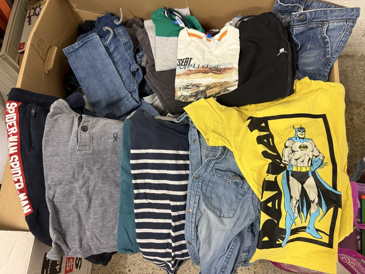Lotti & Set di vestiti: XXL Kleiderpaket Jungen 110 – Usato da Dietikon venduto da lurdesdias