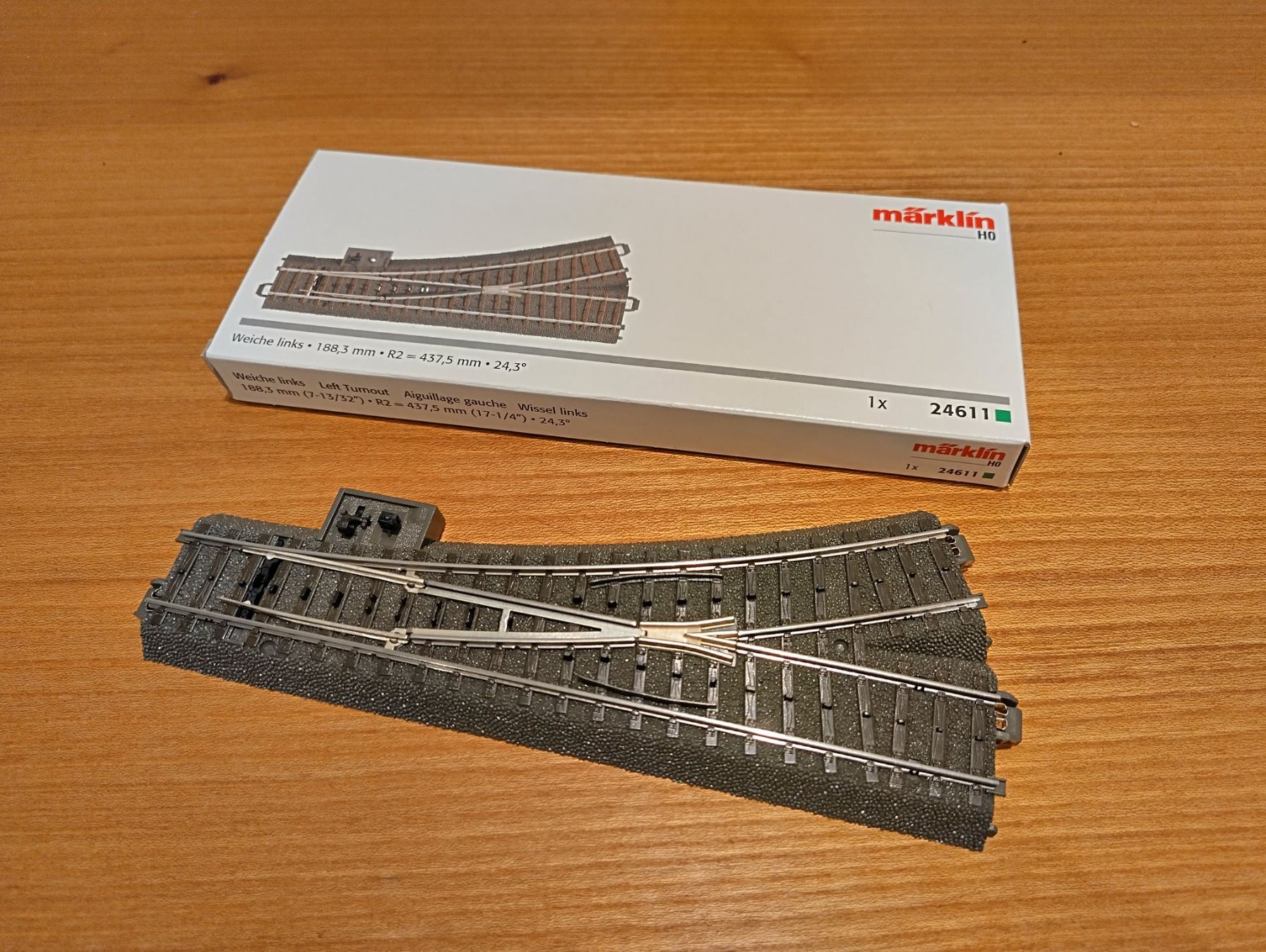 Märklin Trains électriques: Märklin 24611 Weiche links mit Laterne, Decoder und Antrieb – Neuf (Voir description) à Bern par ph73