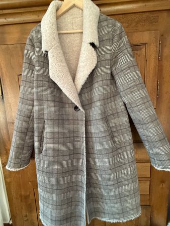 LEONARDO, wendbarer Teddymantel Gr. 42, beige/kariert