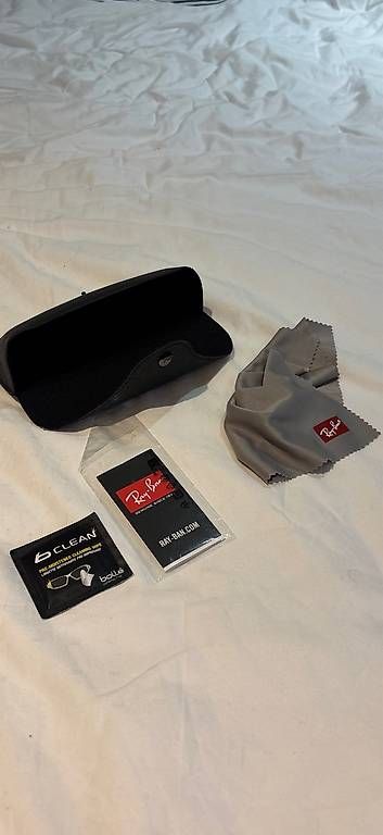 Autres vêtements & accessoires: Raybans Brillenetui Leder – D'occasion à Hütten par oscardohr 1