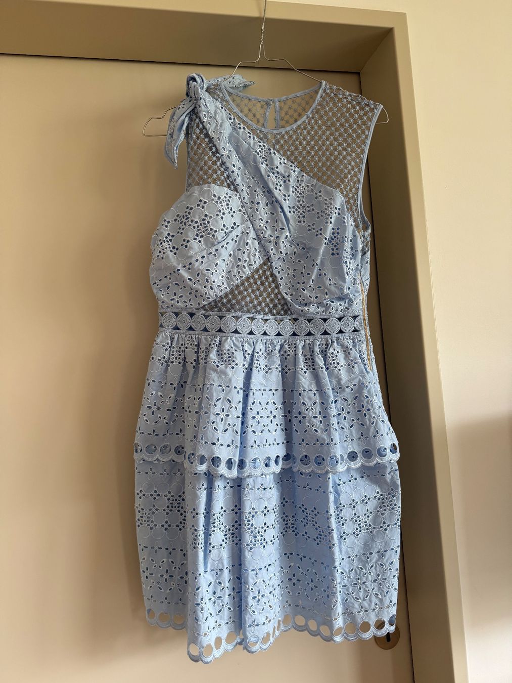 Self-Portrait Vestiti: Self Portrait Shoulder Knot Mini Dress - UK10 – Usato da Zürich venduto da mar_2f5c
